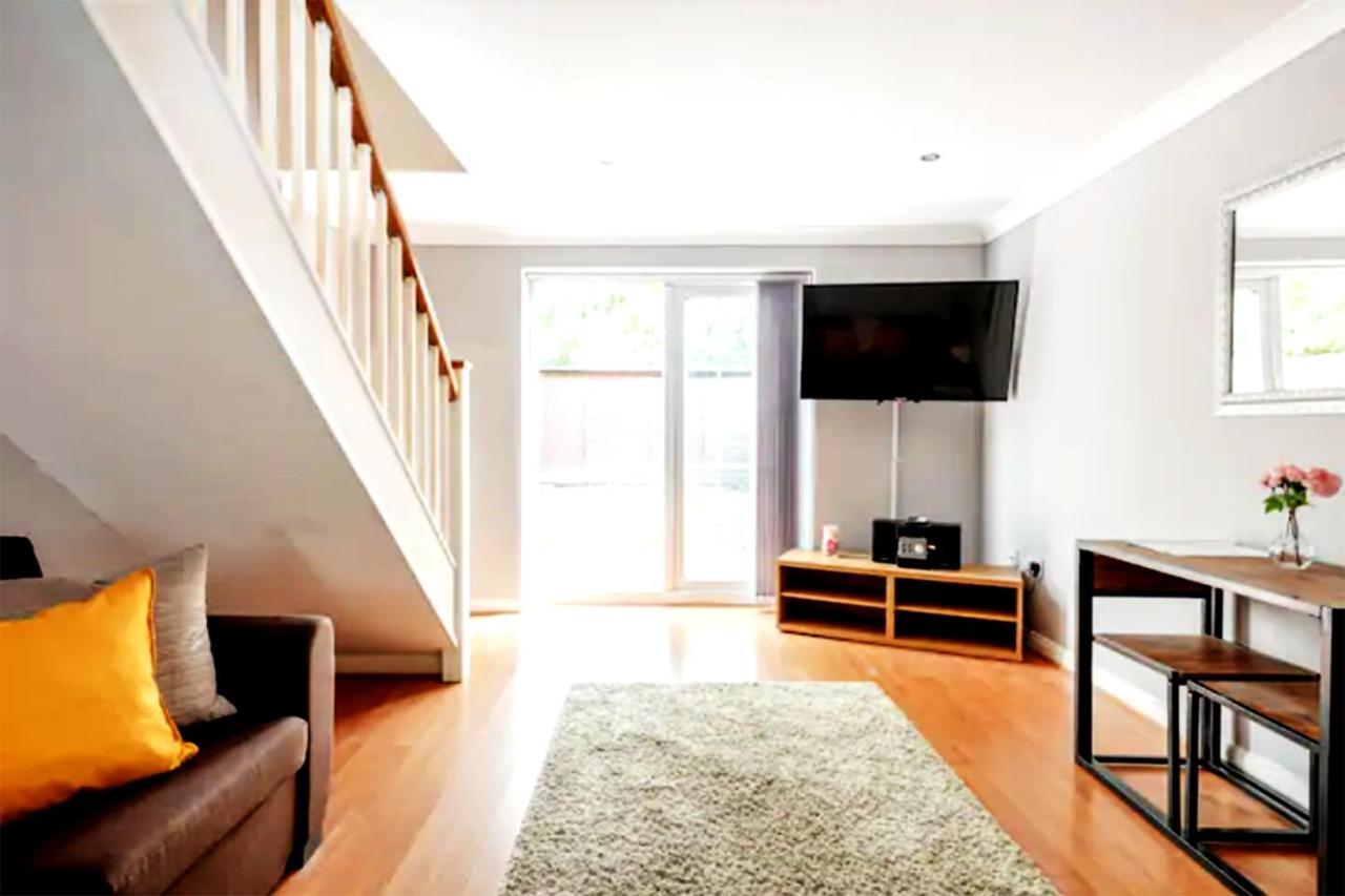 Eagle Drive Apartment Хендън Екстериор снимка
